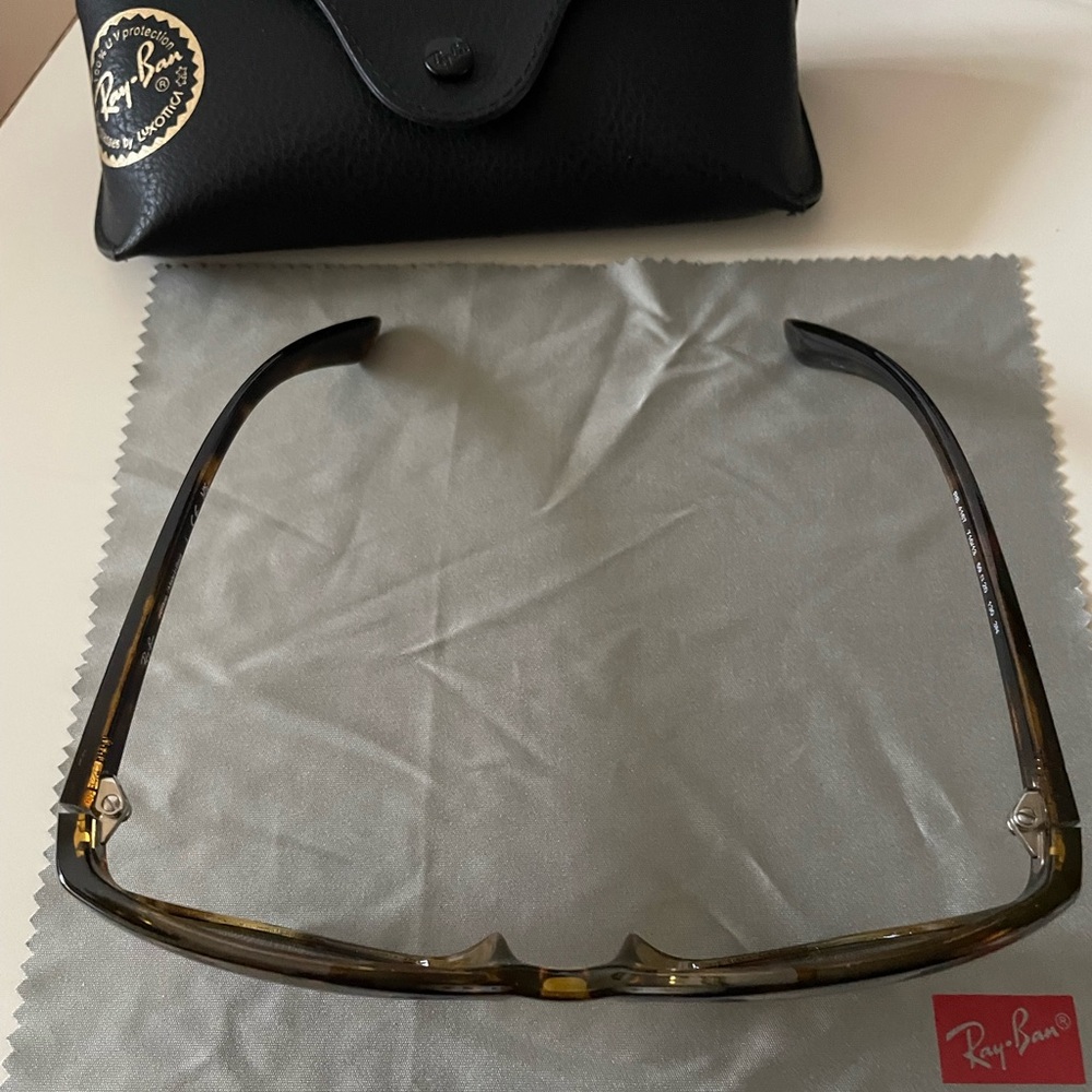 Ray-Ban Sunglasses - Picture 3 of 7